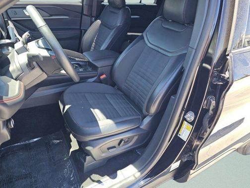 Black Metallic 2025 Ford Explorer ST-Line