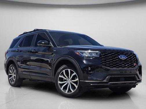 Black Metallic 2025 Ford Explorer ST-Line