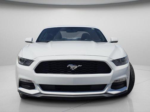 Oxford White 2017 Ford Mustang V6