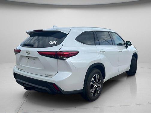 Wind Chill Pearl 2022 Toyota Highlander XLE