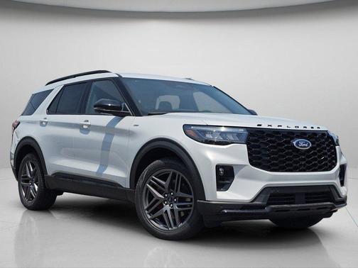 Space White Metallic 2026 Ford Explorer ST-Line