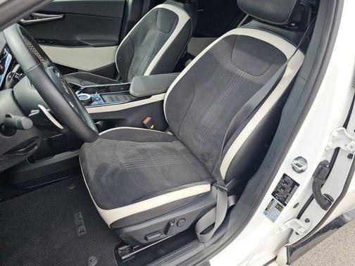 Snow White Pearl 2023 Kia EV6 GT-Line