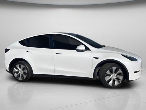 Pearl White Multi-Coat 2022 Tesla Model Y Long Range