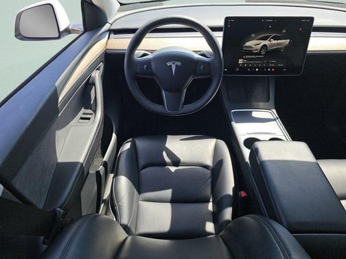 Pearl White Multi-Coat 2022 Tesla Model Y Long Range