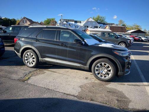 Black Metallic 2025 Ford Explorer Platinum