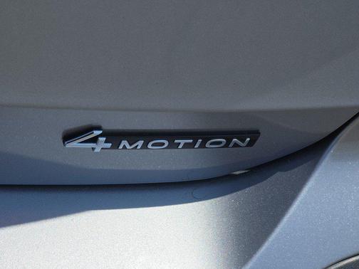 Pyrite Silver Metallic 2022 Volkswagen Taos 1.5T SE
