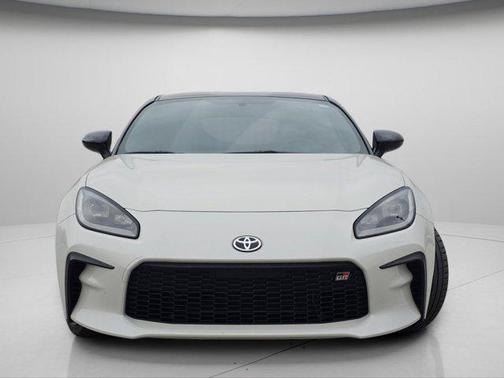 Halo 2023 Toyota GR86 Premium