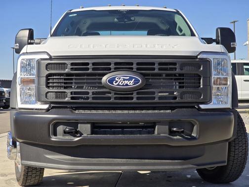 Oxford White 2027 Ford F-450 XL