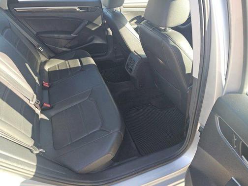 2017 Volkswagen Passat 1.8T SE