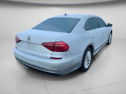 2017 Volkswagen Passat 1.8T SE