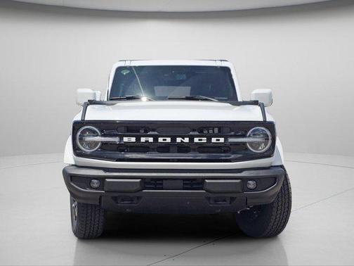 Oxford White 2026 Ford Bronco Outer Banks