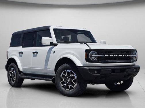 Oxford White 2026 Ford Bronco Outer Banks