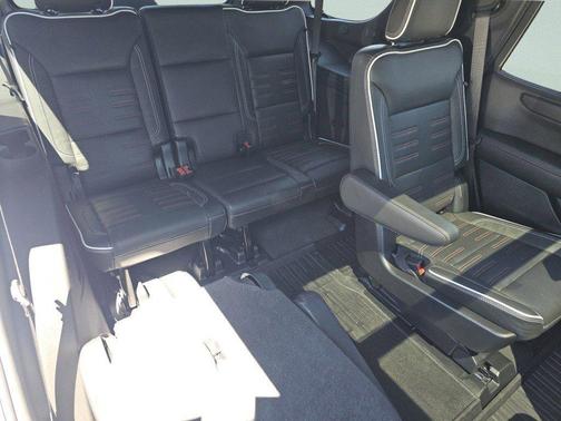 Summit White 2025 GMC Yukon AT4 Ultimate