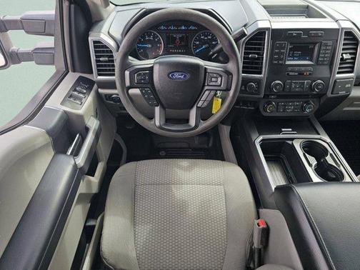 Oxford White 2017 Ford F-250 XLT