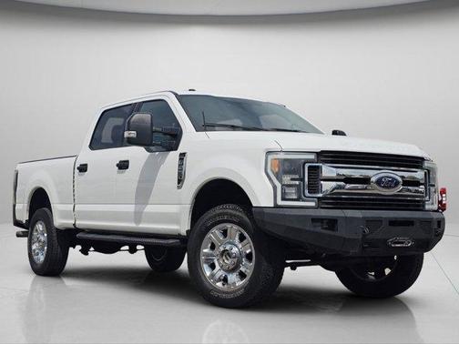 Oxford White 2017 Ford F-250 XLT