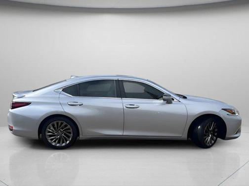 2024 Lexus ES 300h Ultra Luxury