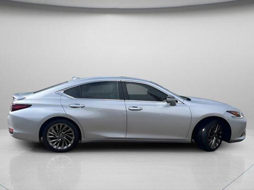 2024 Lexus ES 300h Ultra Luxury