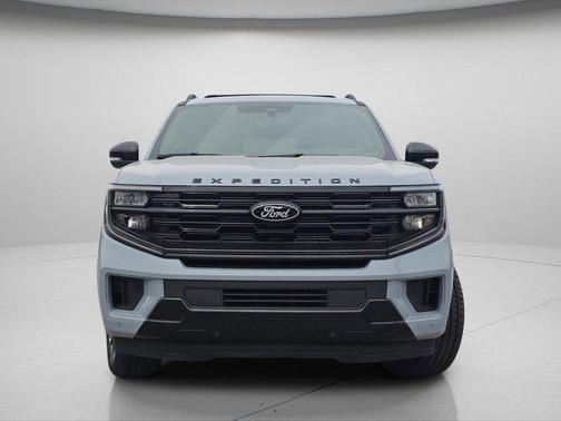 Glacier Gray Metallic Tri-Coat 2026 Ford Expedition Platinum