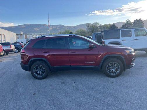 Velvet Red Pearlcoat 2021 Jeep Cherokee Latitude