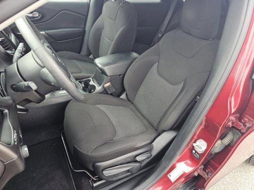 Velvet Red Pearlcoat 2021 Jeep Cherokee Latitude