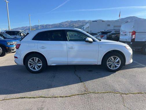Ibis White 2022 Audi Q5 45 S line Premium