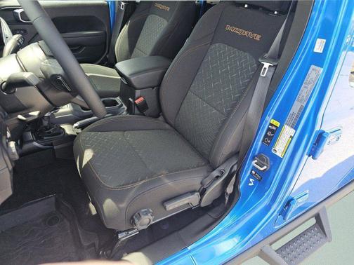 Hydro Blue Pearlcoat 2025 Jeep Gladiator Mojave