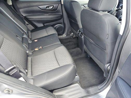 Gun Metallic 2018 Nissan Rogue SV