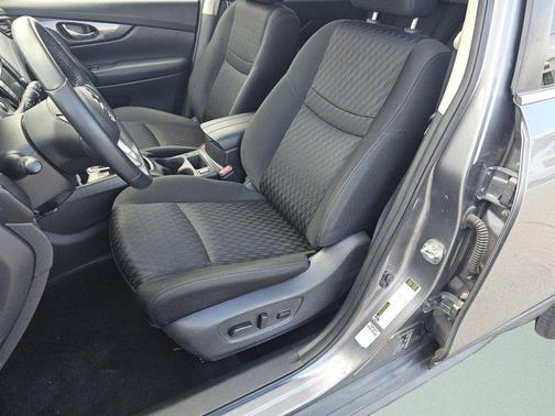 Gun Metallic 2018 Nissan Rogue SV