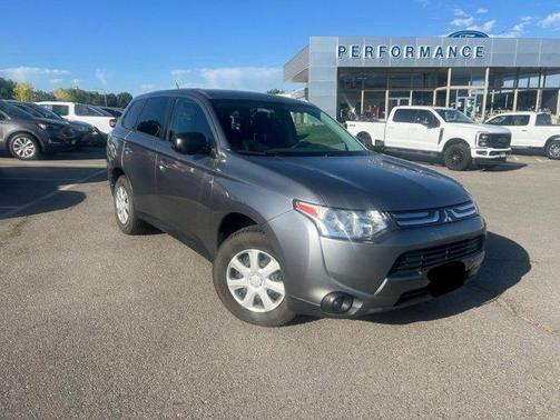 2014 Mitsubishi Outlander ES