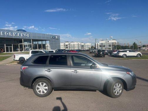 2014 Mitsubishi Outlander ES
