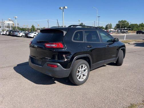 2017 Jeep Cherokee Sport