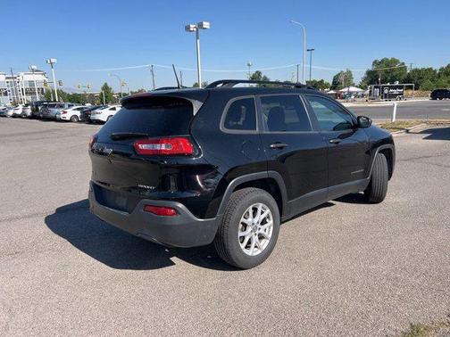 2017 Jeep Cherokee Sport
