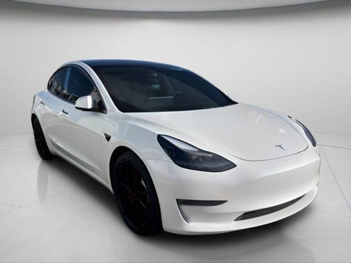 Pearl White Multi-Coat 2021 Tesla Model 3 Performance