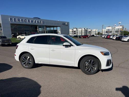 2022 Audi Q5 45 S line Premium Plus