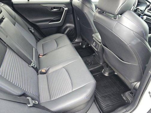 2020 Toyota RAV4 Hybrid SE