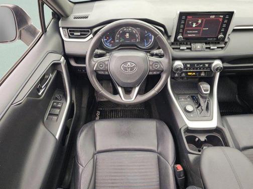 2020 Toyota RAV4 Hybrid SE