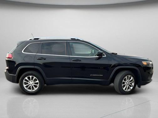 Diamond Black Crystal Pearlcoat 2019 Jeep Cherokee Latitude