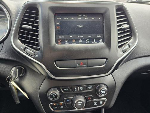 Diamond Black Crystal Pearlcoat 2019 Jeep Cherokee Latitude
