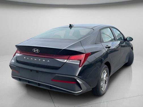 Abyss Black 2024 Hyundai ELANTRA SE