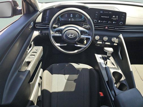 Abyss Black 2024 Hyundai ELANTRA SE