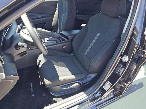 Abyss Black 2024 Hyundai ELANTRA SE