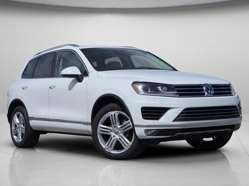 Pure White 2015 Volkswagen Touareg V6 Executive