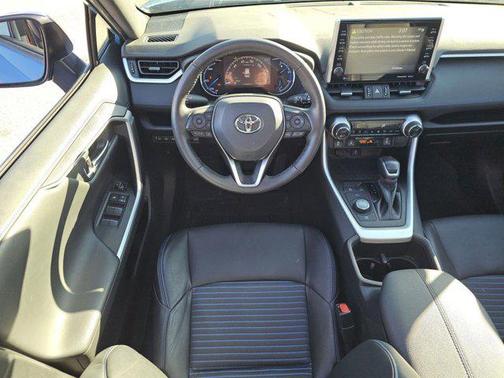 2022 Toyota RAV4 Hybrid SE