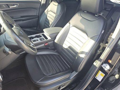 Black Metallic 2022 Ford Edge SEL
