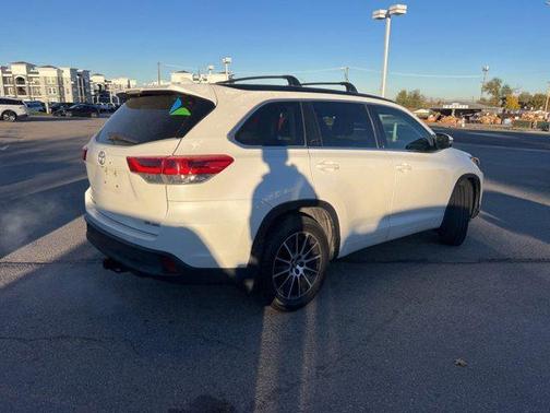 2017 Toyota Highlander SE