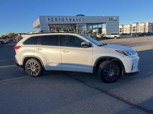 2017 Toyota Highlander SE