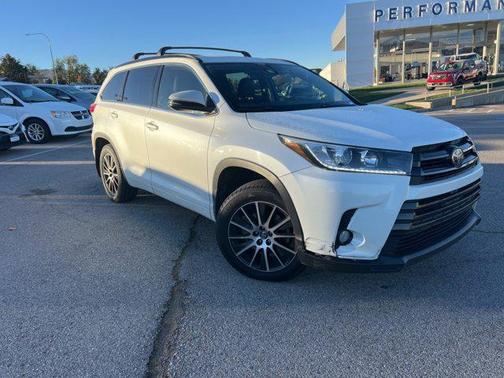 2017 Toyota Highlander SE
