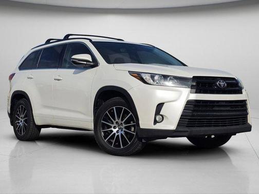 2017 Toyota Highlander SE