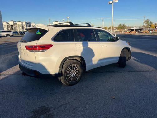 2017 Toyota Highlander SE