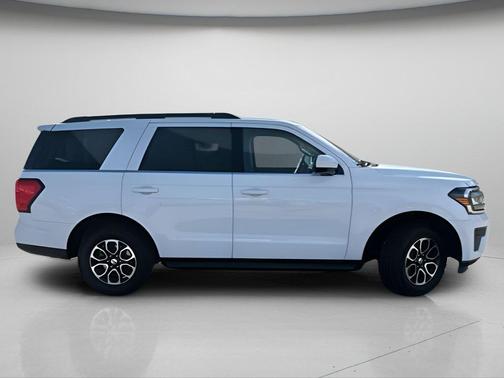 Oxford White 2024 Ford Expedition XLT
